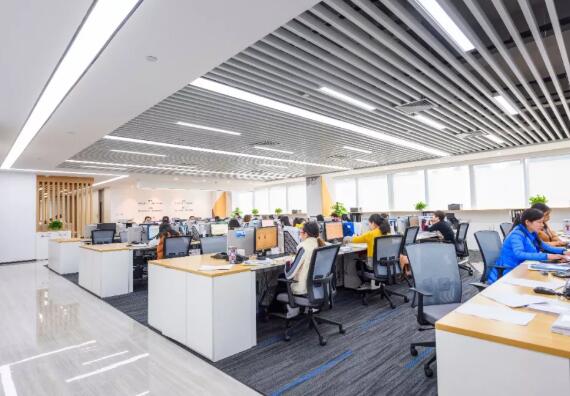 青島軟件開發(fā)公司125平方米辦公室簡(jiǎn)美風(fēng)格裝修效果圖