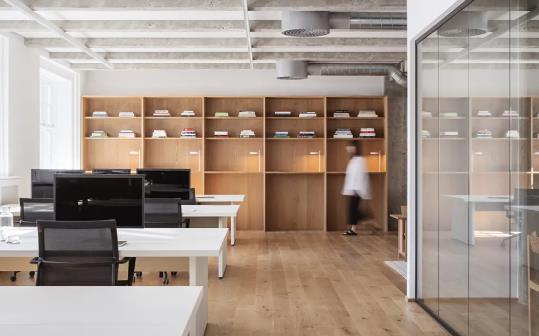 青島網(wǎng)店代運(yùn)營公司北歐極簡辦公室裝修設(shè)計(jì)圖片欣賞